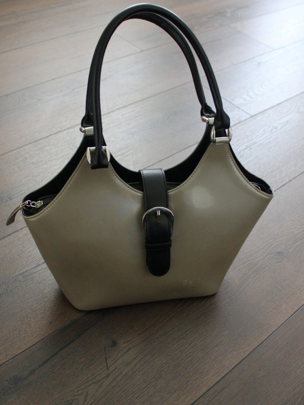 Beijo Women's Two-Tone Tote Bag in Light Sliver and Black - Picture 2 of 11